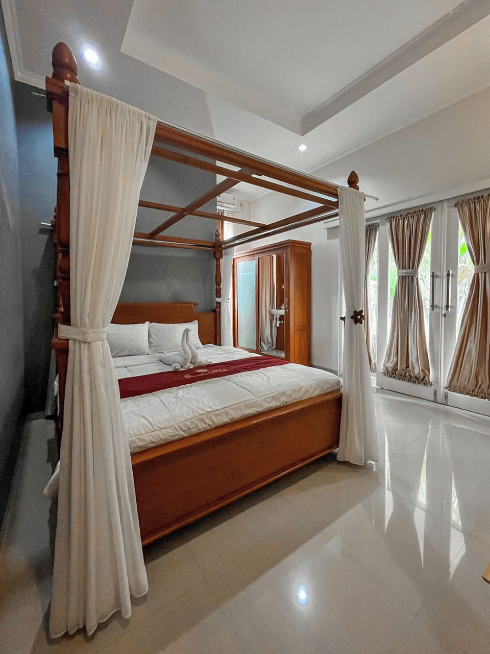 Deluxe Room | Premium bedding, memory foam beds, desk, laptop workspace