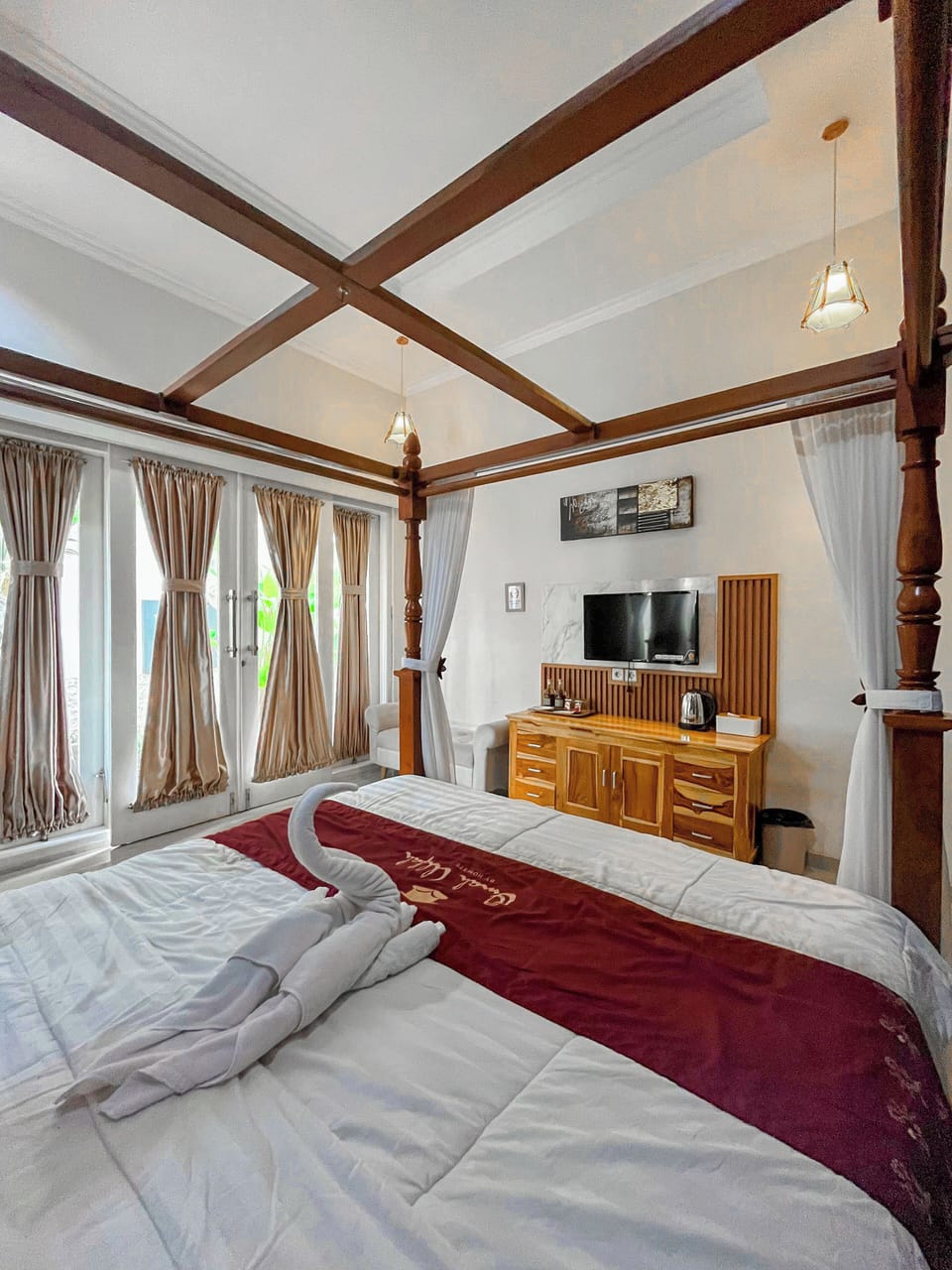 Deluxe Room | Premium bedding, memory foam beds, desk, laptop workspace