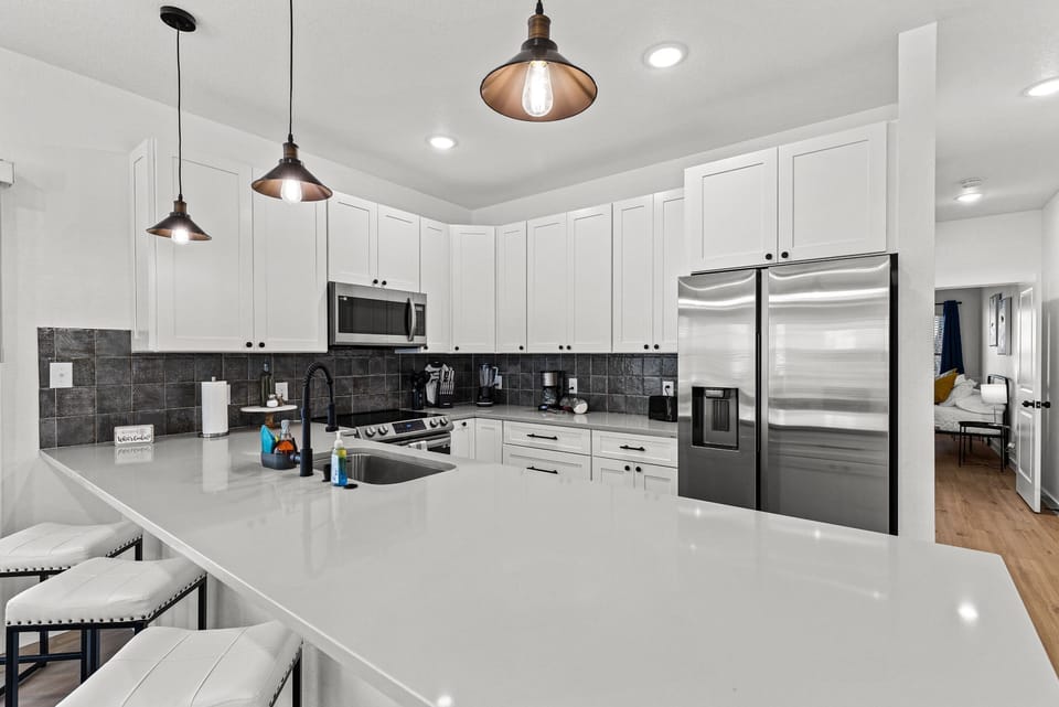 Apartment (3 Bedrooms) | Private kitchen | Microwave, oven, stovetop, dishwasher