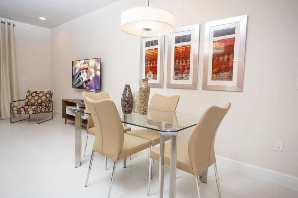 Dining Area#Disney #Parks #Clermont #Townhouse #Vacation #Rental #Orlando #Heatedpool