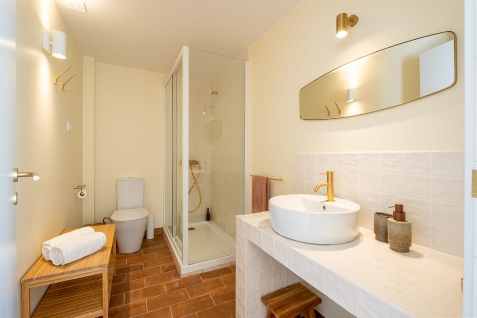 Superior Room | Bathroom | Shower, towels
