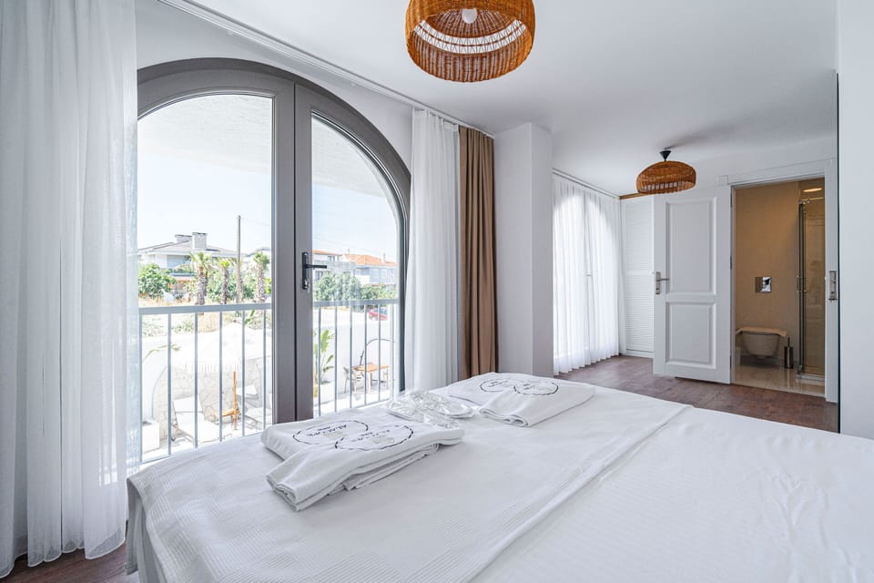Grand Room | Premium bedding, in-room safe, blackout drapes, free WiFi