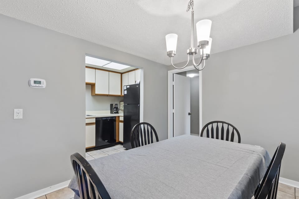 Dining table with room for 4 guests
