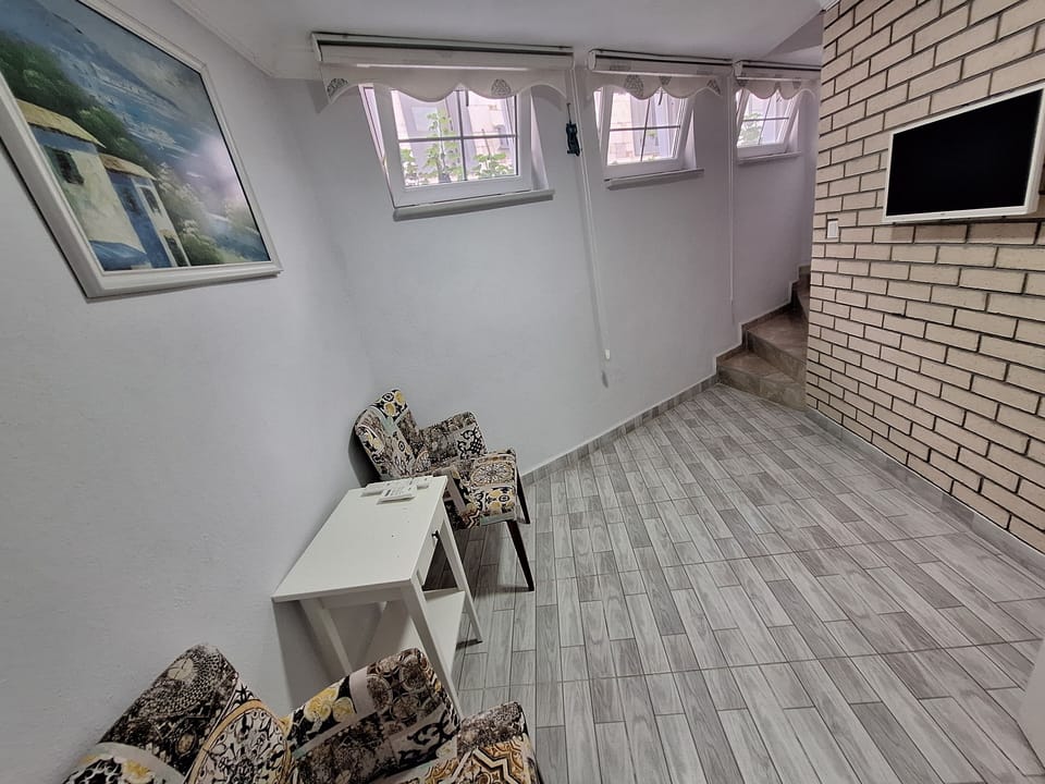 Economy Triple Room Basement Floor | Minibar, free WiFi, bed sheets