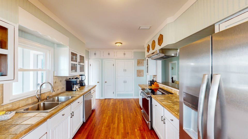 House, Multiple Beds, Balcony (Snells Pace) | Private kitchen | Coffee/tea maker, fridge, microwave, oven