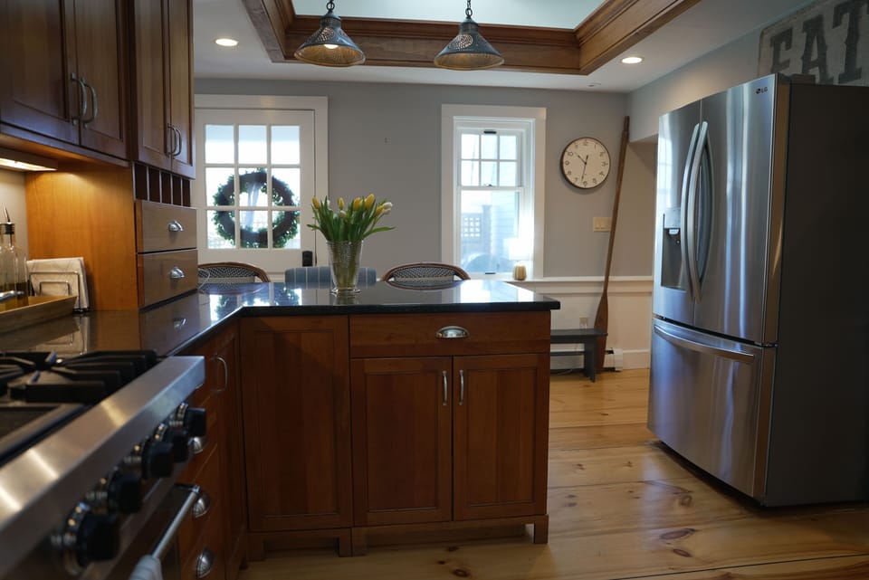 Kitchen bar for easy serving.