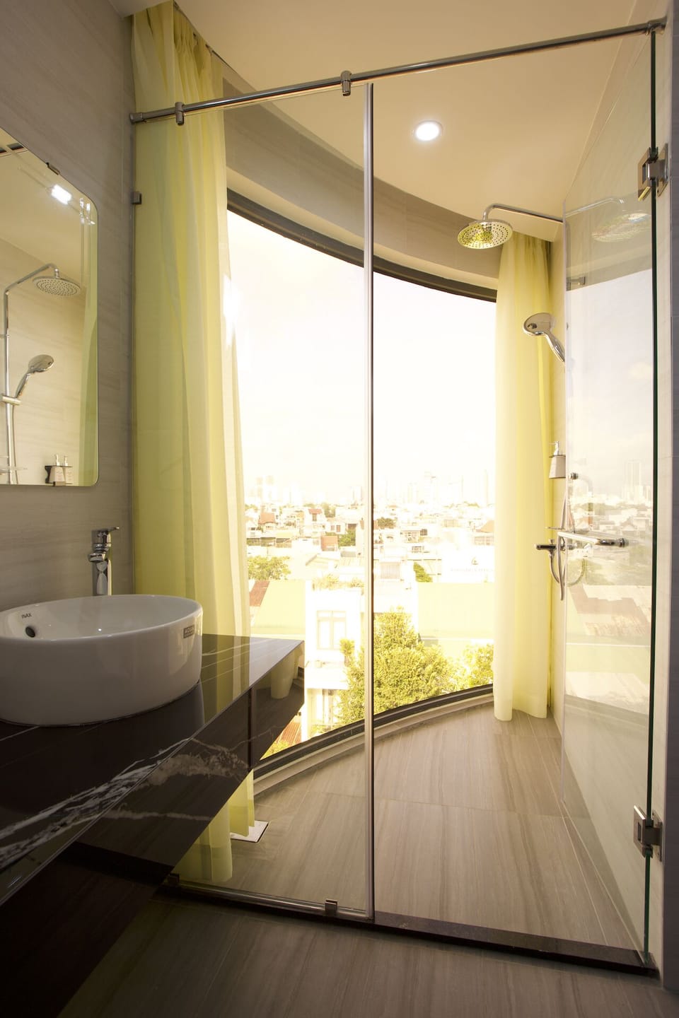 Family Quadruple Room | Bathroom | Free toiletries, hair dryer, slippers