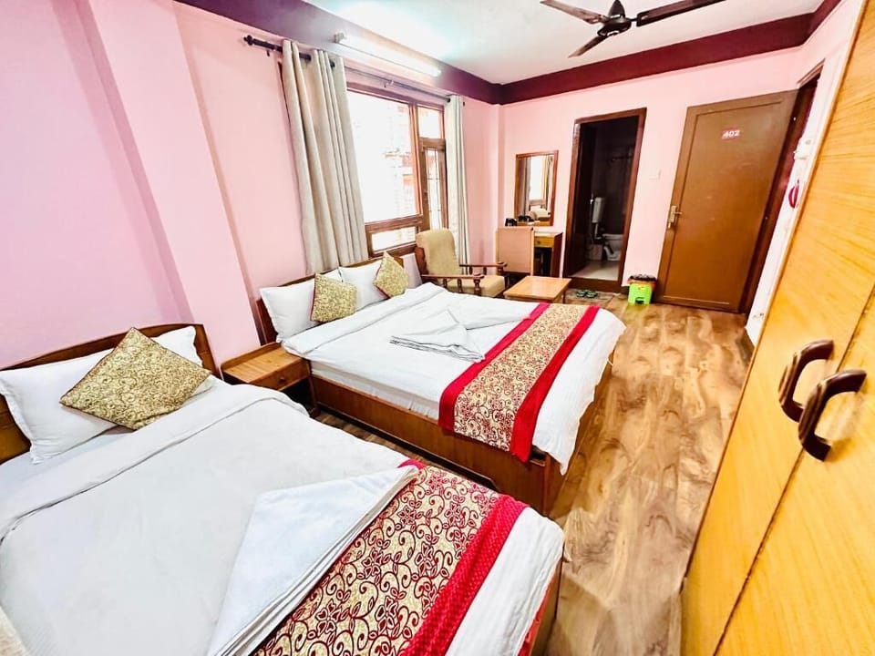 Family Triple Room | Desk, free WiFi