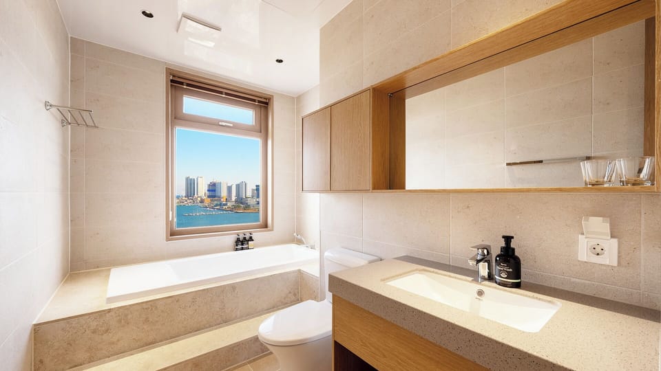 Suite | Bathroom | Hair dryer, towels