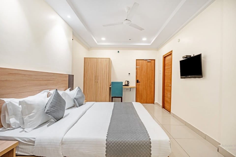 Deluxe Single Room | Desk, laptop workspace, iron/ironing board, free WiFi