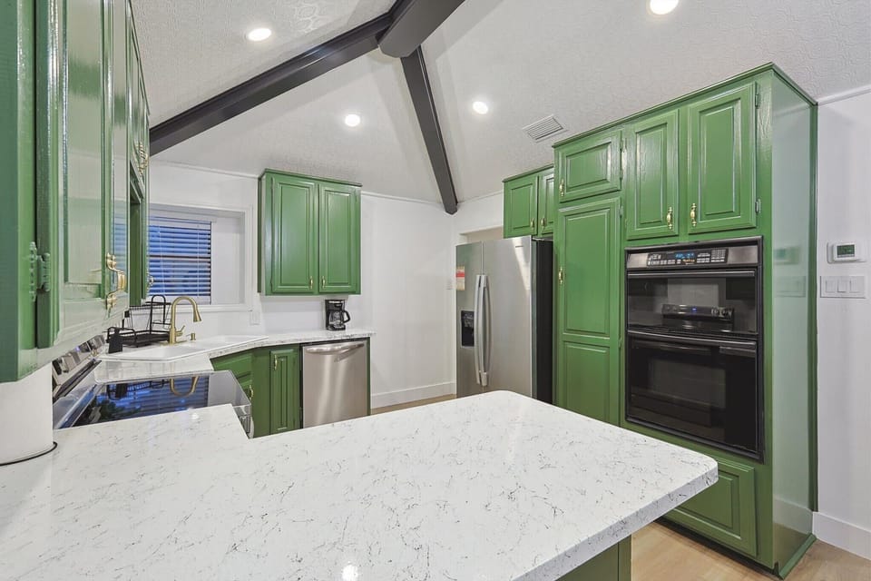 Chic & Fully Equipped Kitchen!