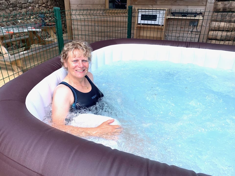 Outdoor spa tub