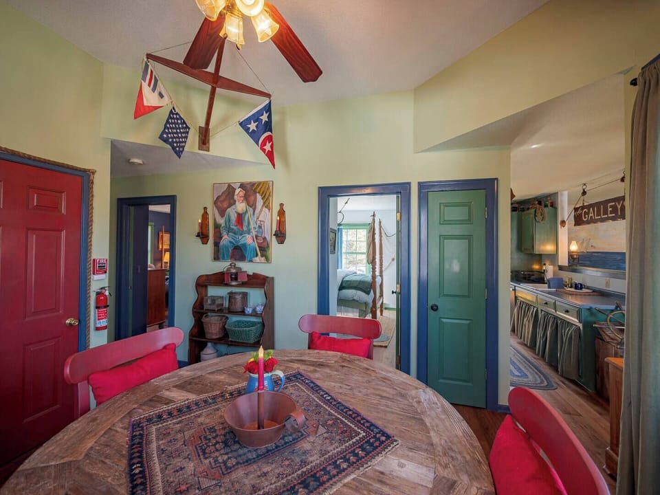 This picture nicely shows you the layout of the apartment. The red door on the left is the entrance to the 2nd floor of Chandler Apt. The doorway straight ahead is the full-size bedroom, to the left down the hallway is the queen bedroom + full bath.