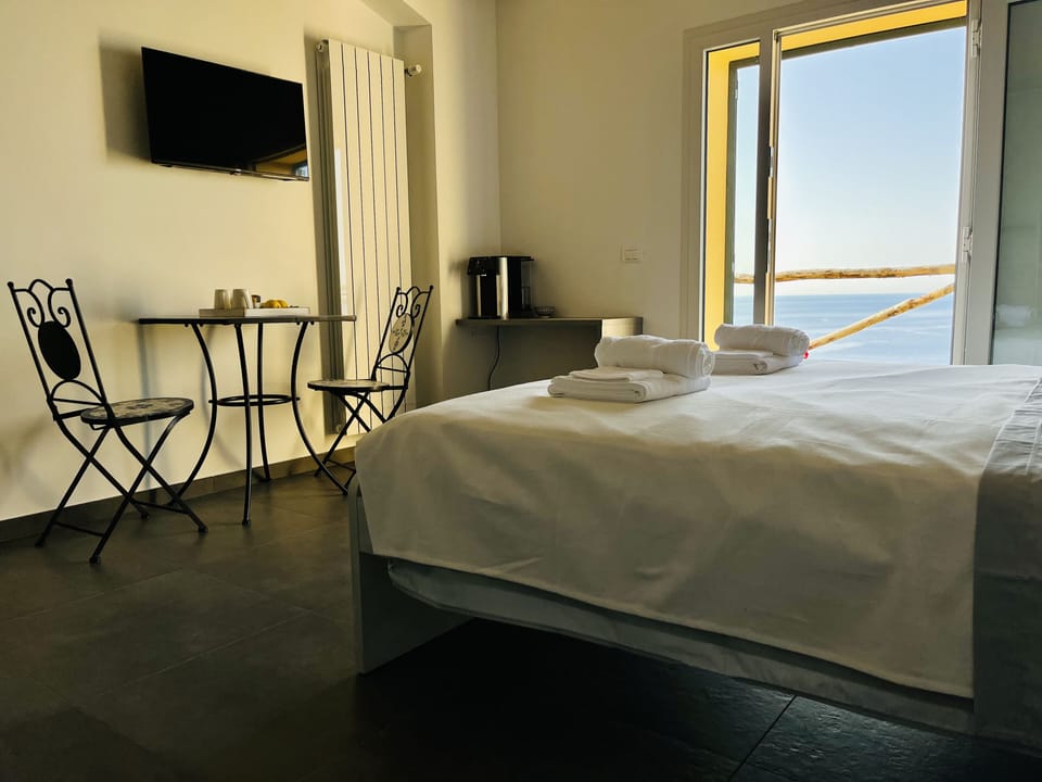 Classic Room, Sea View | Laptop workspace, free WiFi