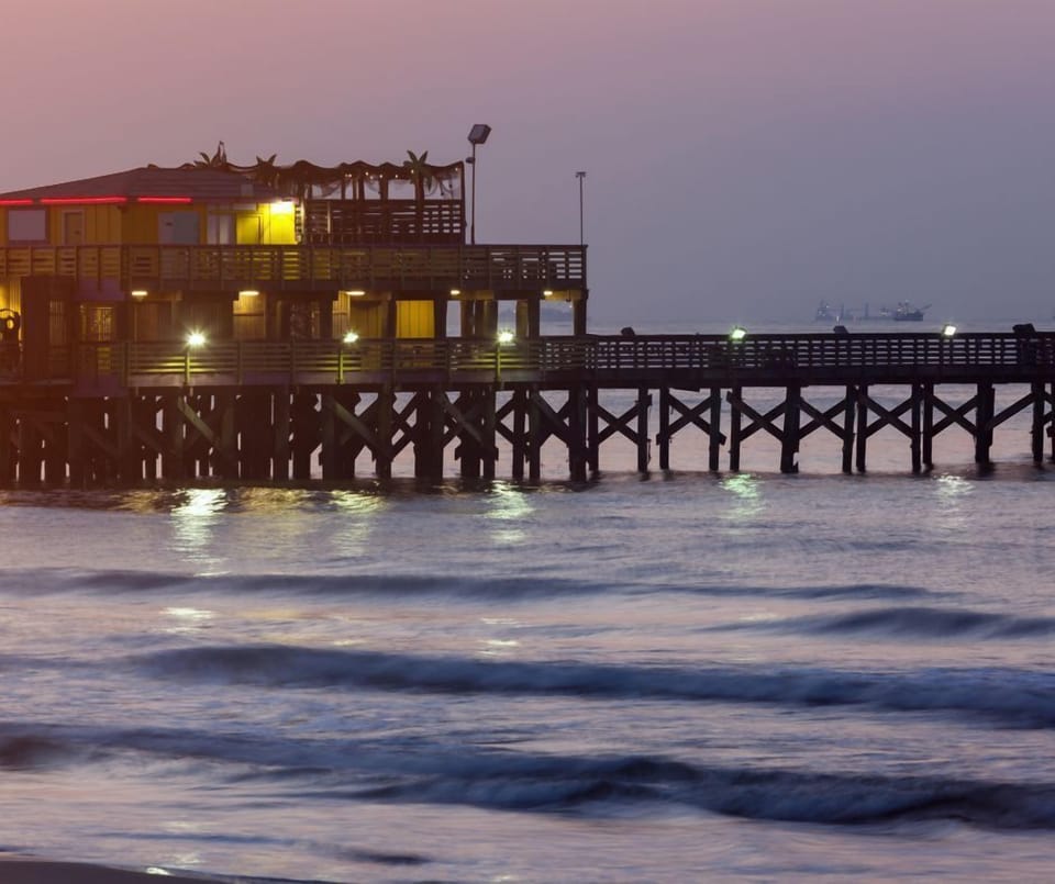 Reel in the fun with fishing at the 61st Street Pier! 🎣🌊