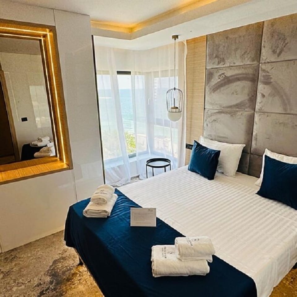 OLTENIA 4* - Suite | Minibar, in-room safe, free WiFi, bed sheets