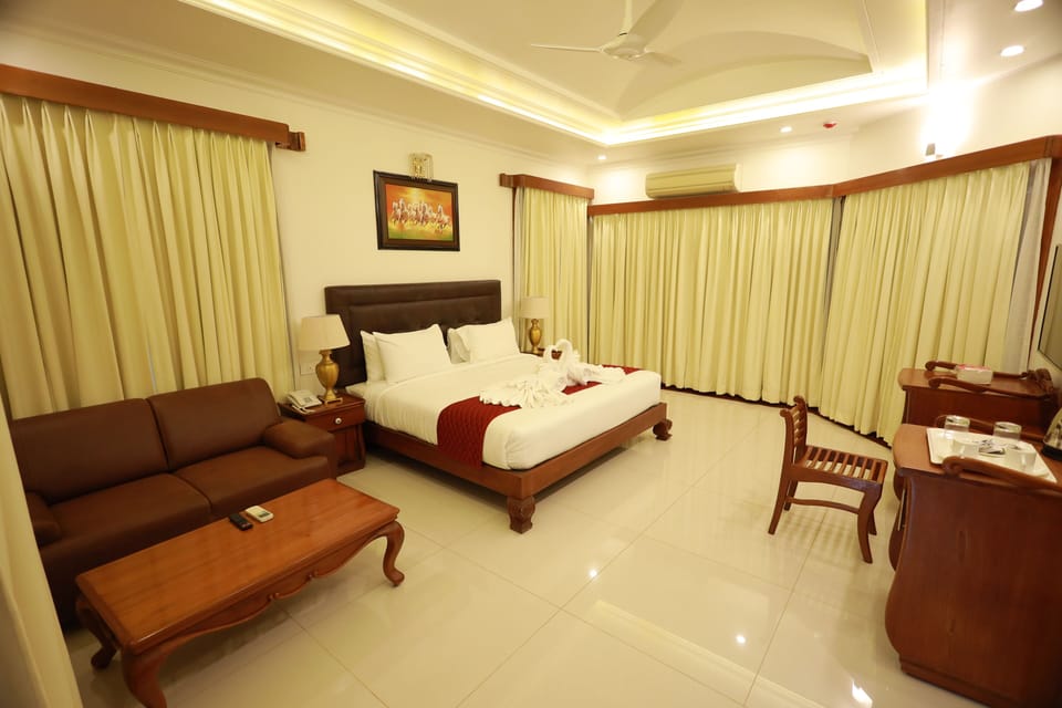 Deluxe Double Room | In-room safe, individually furnished, desk, laptop workspace