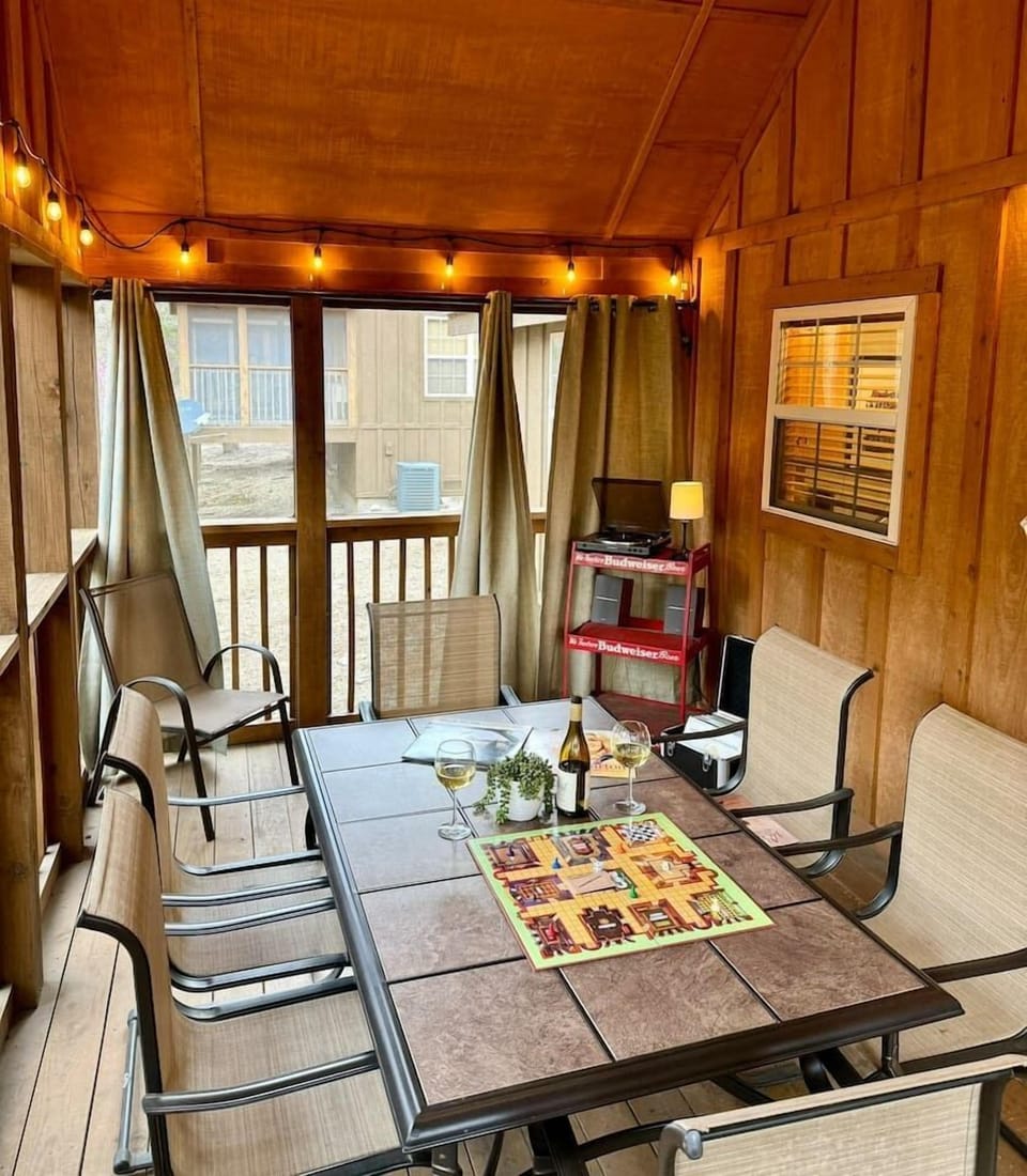 Plenty of room around the table for dinner or games creekside. 