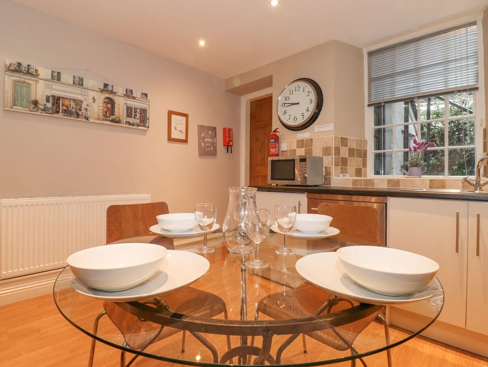 Cottage | Dining