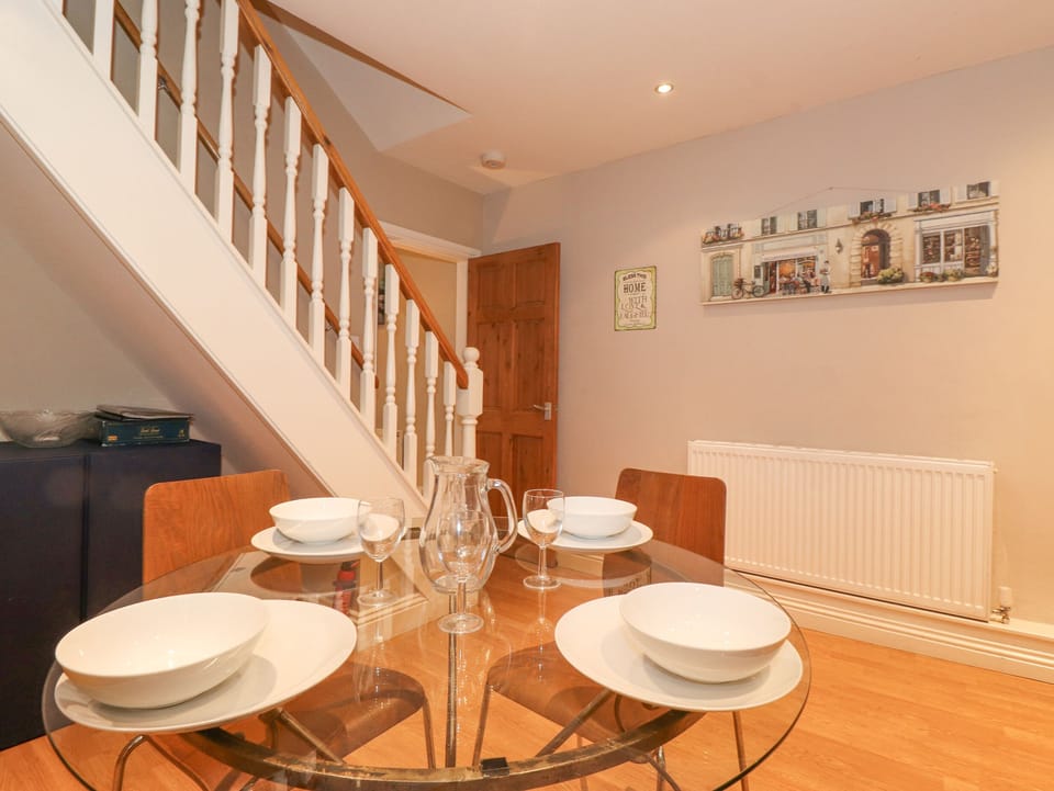Cottage | Dining