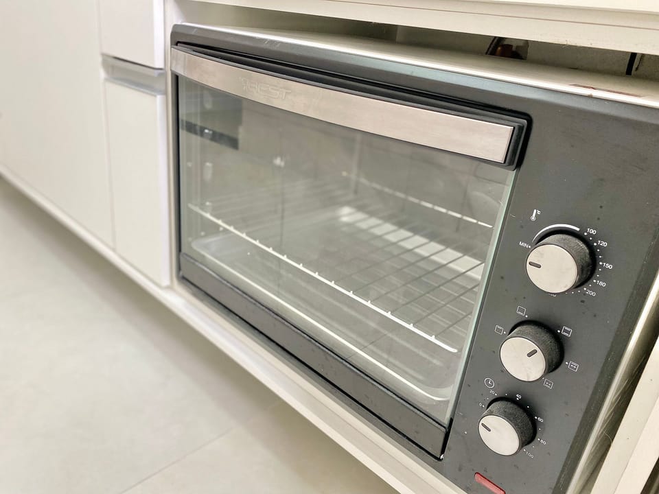 Basic Apartment | Microwave