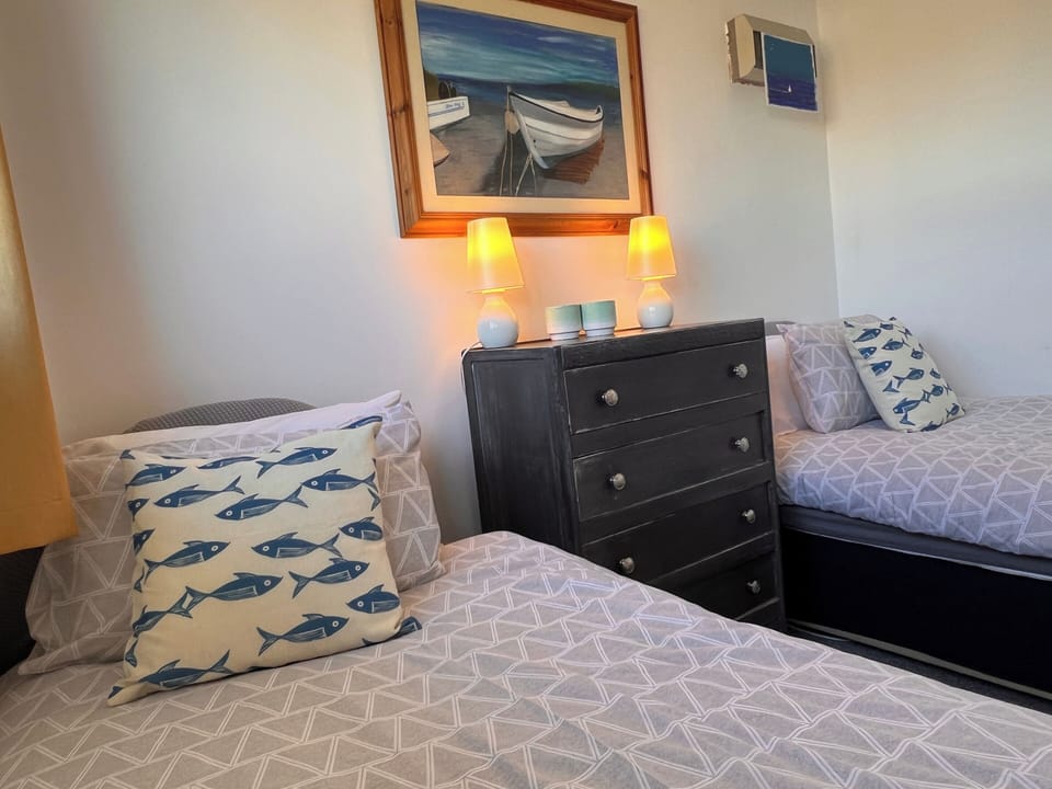 House | 2 bedrooms, iron/ironing board, free WiFi, bed sheets