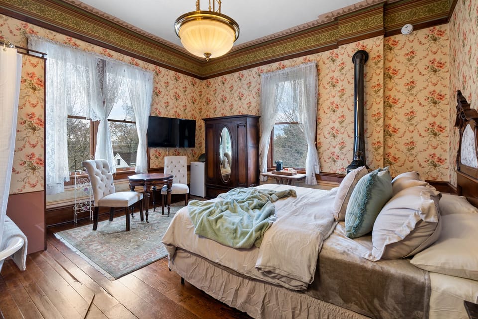 Classic Suite, 1 Bedroom | 1 bedroom, premium bedding, down comforters, individually decorated