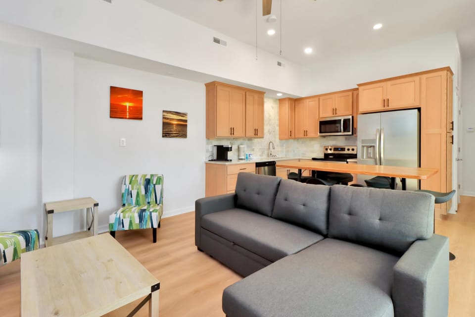 House, Multiple Beds (Dolphin Daze Hideaway) | Living area