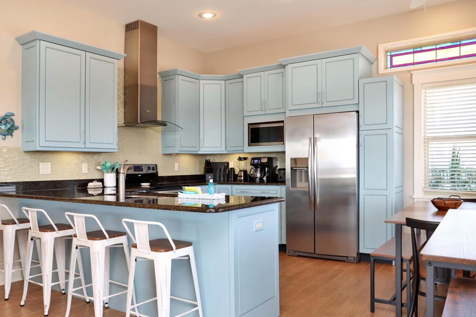 House, Multiple Beds (The Blue Turtle) | Private kitchen | Oven, toaster