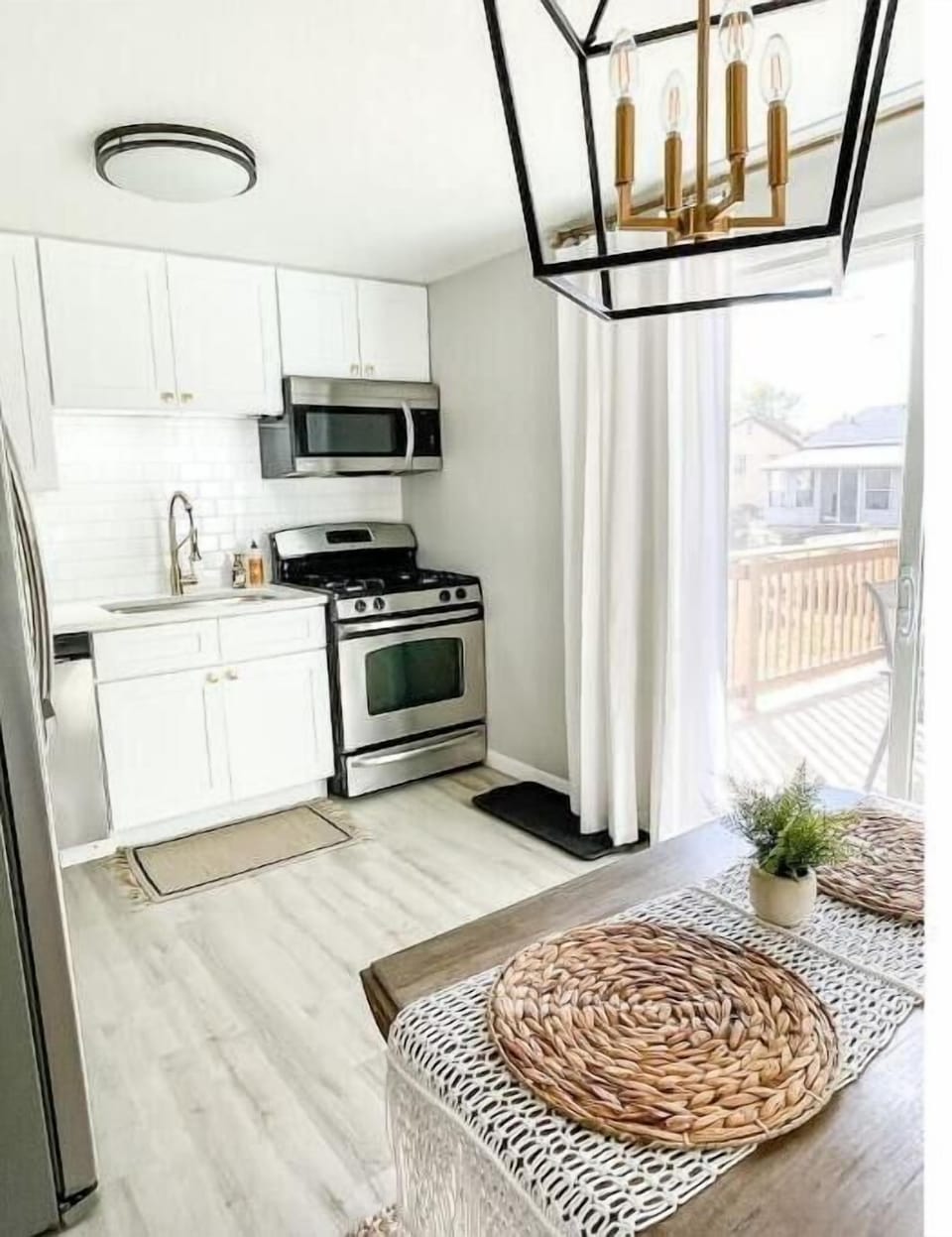 Fully Equipped Kitchen with Stainless Steel Appliances including a Dishwasher