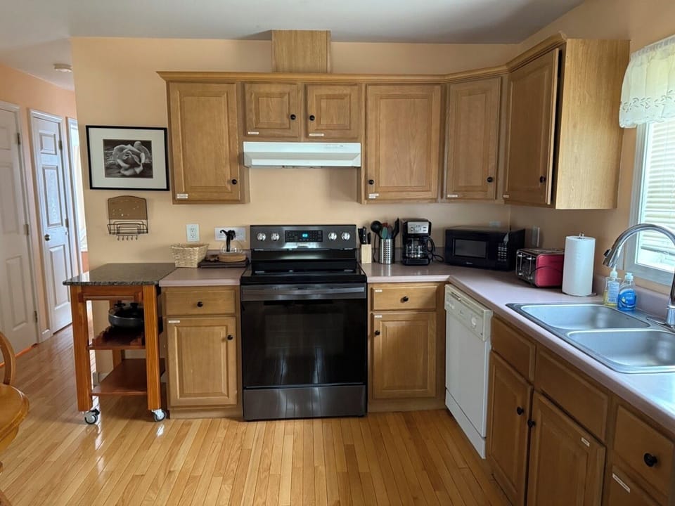 Kitchen - Main Floor - Stove+oven, microwave, coffee maker, toaster, dishwasher