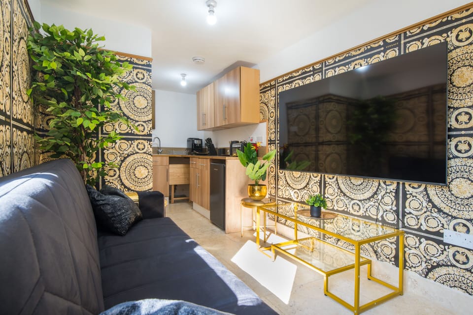 Apartment | Living area | TV