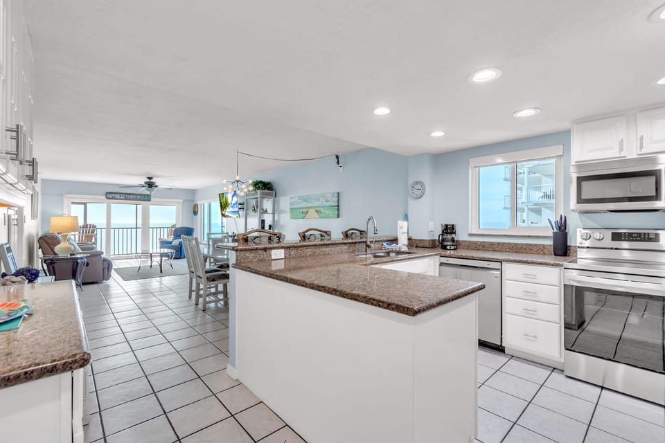 Condo, Multiple Beds (Arie Dam 304) | Private kitchen | Oven, toaster
