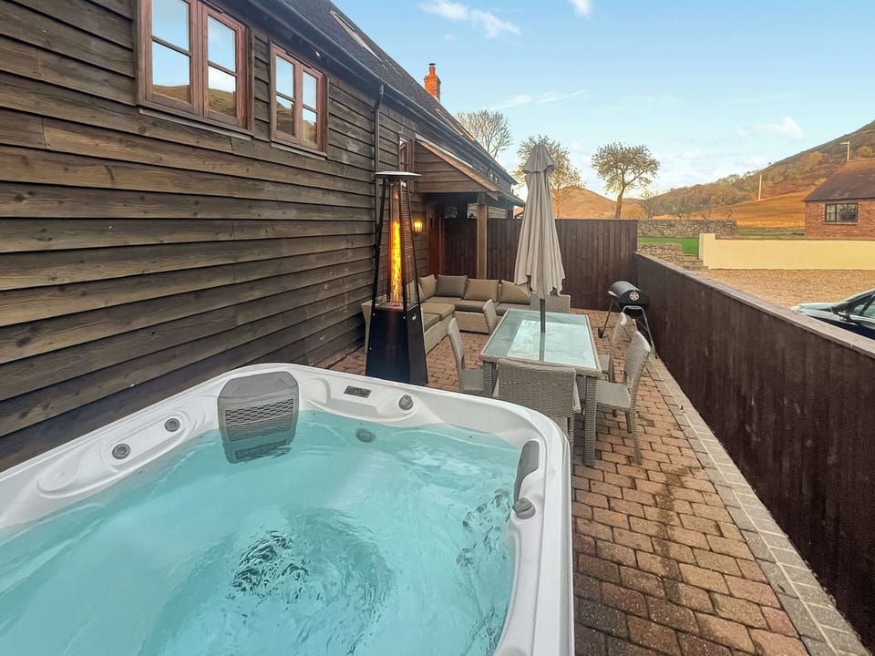 Hot tub | Drifthouse - Botvyle Farm, Church Stretton