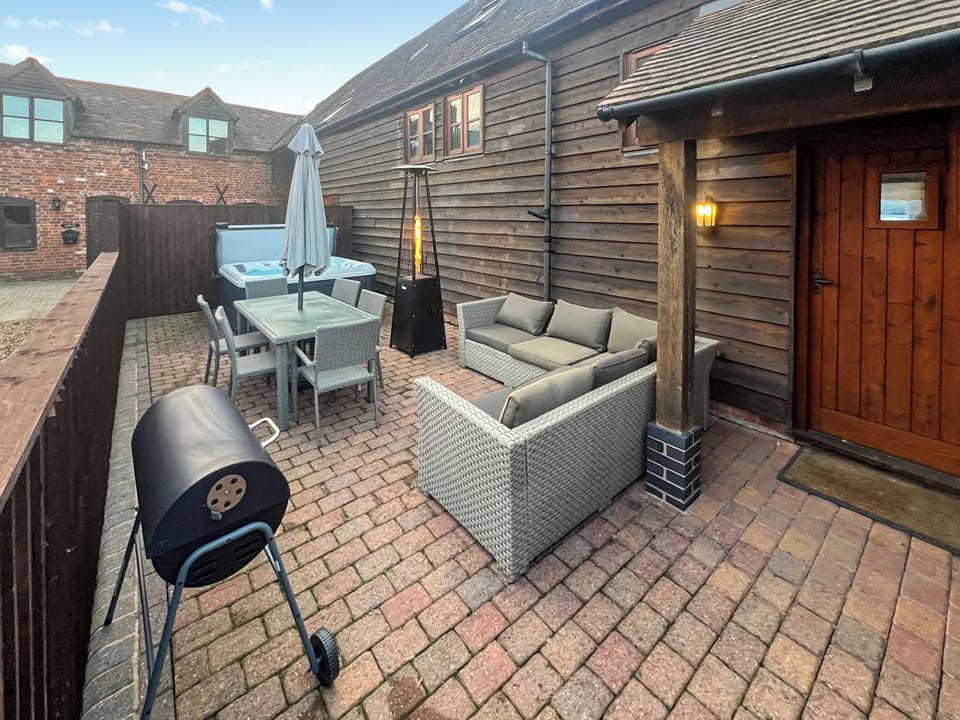 Sitting-out-area | Drifthouse - Botvyle Farm, Church Stretton
