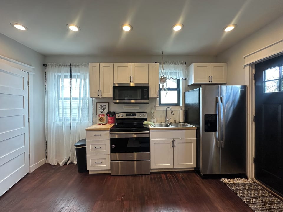 Fully equipped kitchen.