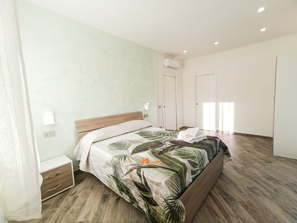 Traditional Double or Twin Room, Garden View | Hypo-allergenic bedding, blackout drapes, soundproofing, travel crib