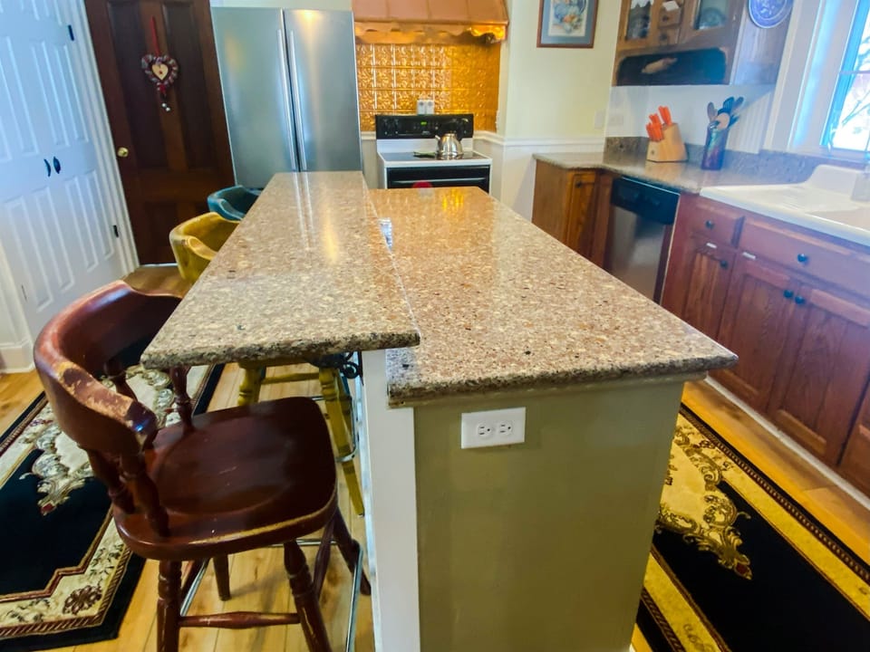 Kitchen island bar
