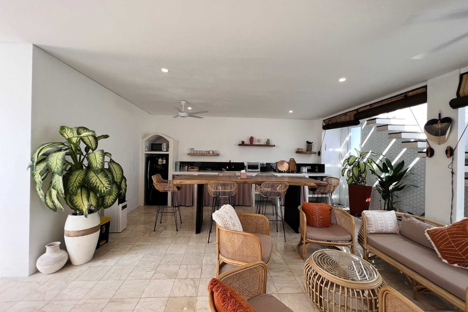 Basic Villa | Dining