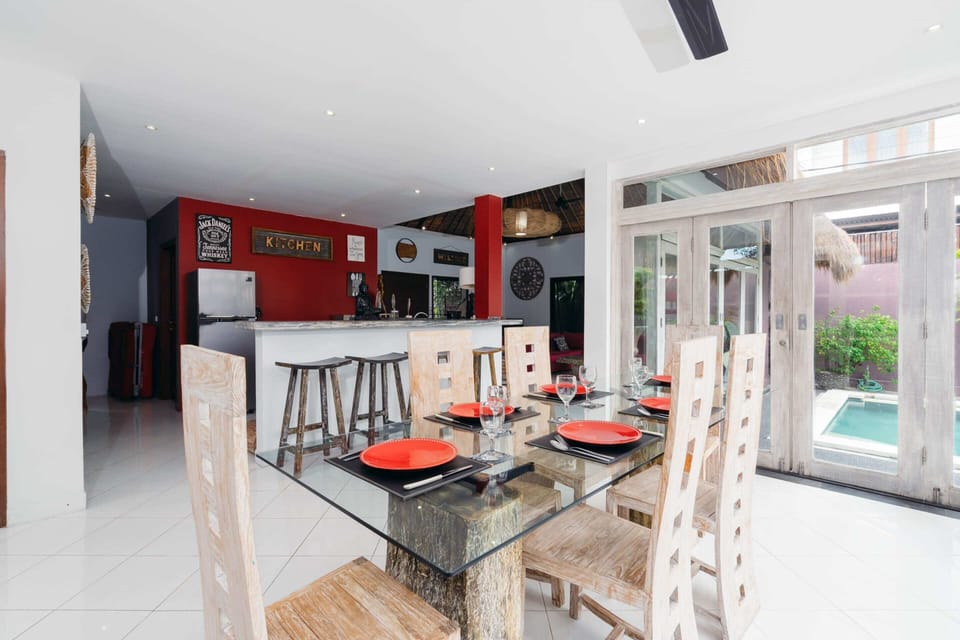 Basic Villa | Dining