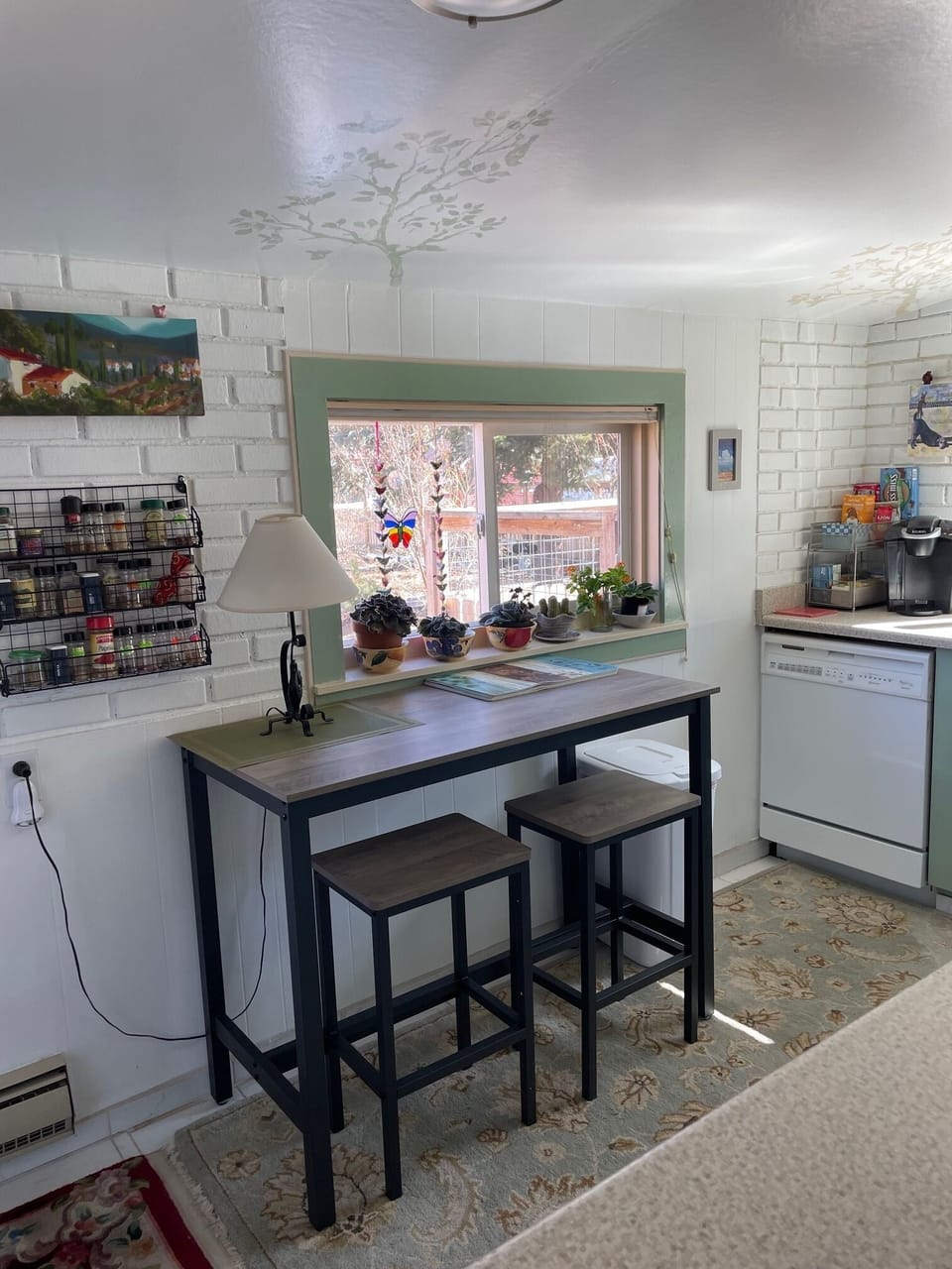 Kitchen eating bar