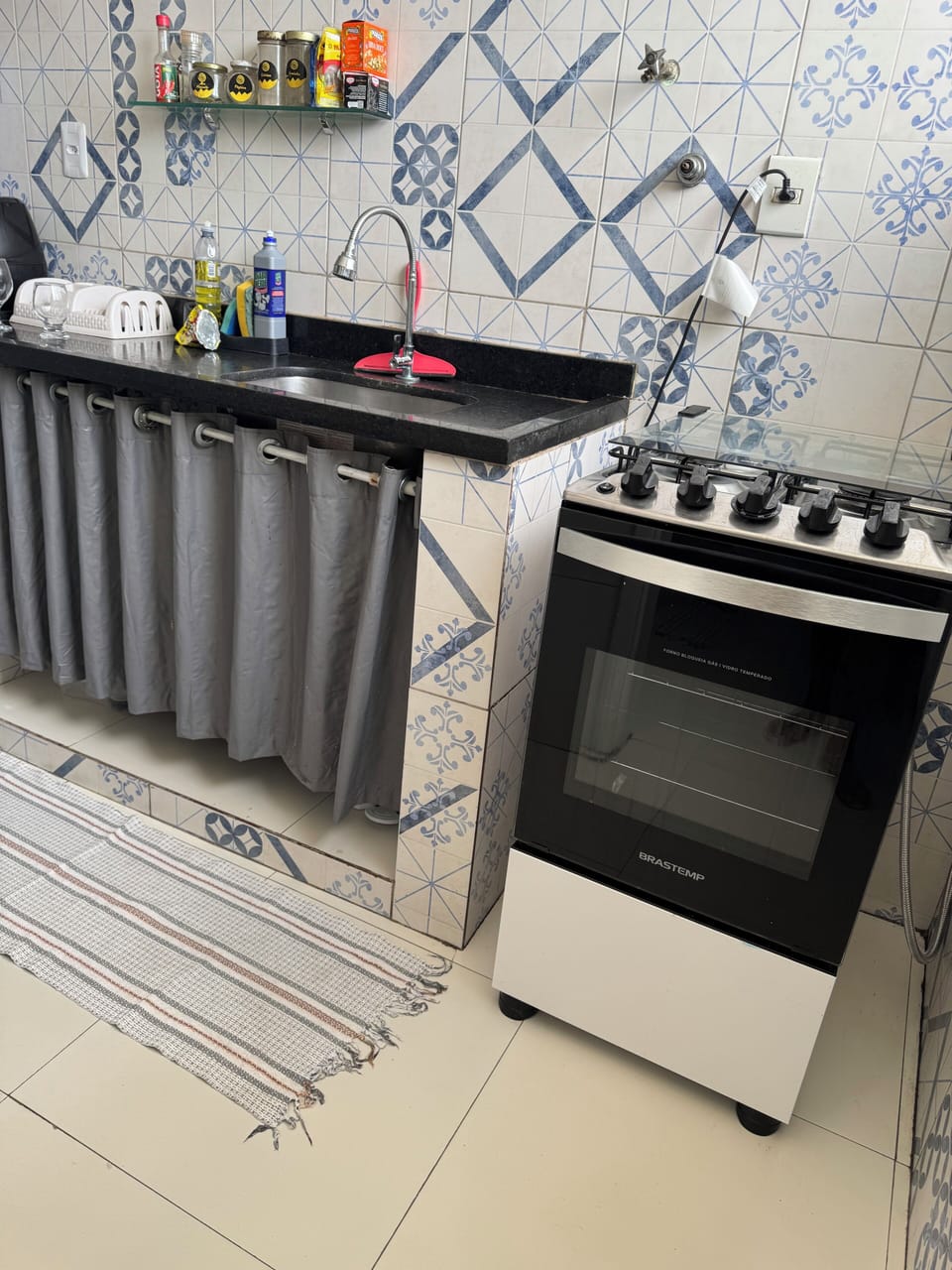 Executive Apartment | Private kitchen | Fridge, oven, blender, griddle
