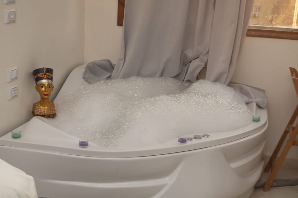 Couples treatment rooms, sauna, hot tub, steam room, hot springs