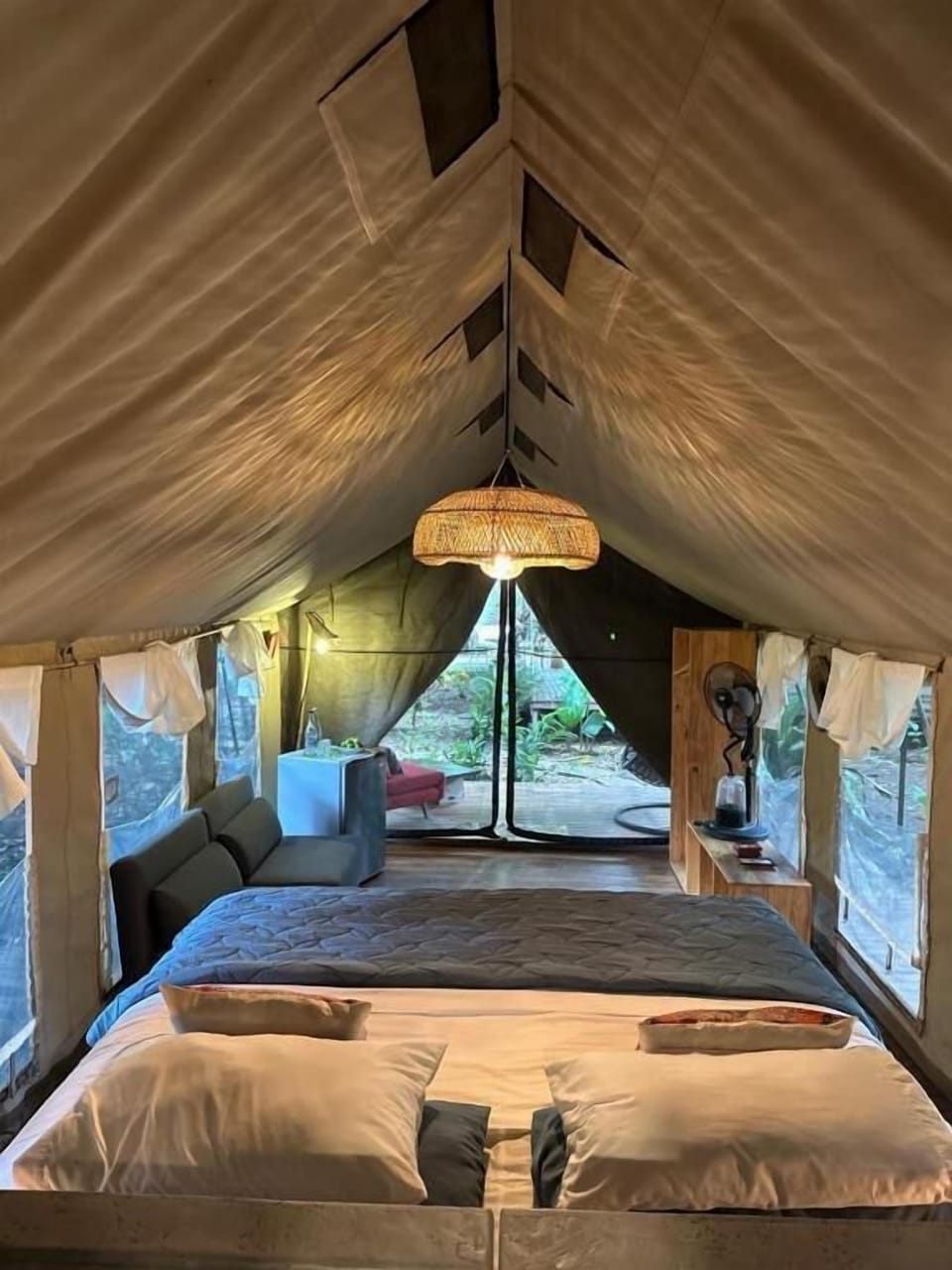 Free WiFi, bed sheets