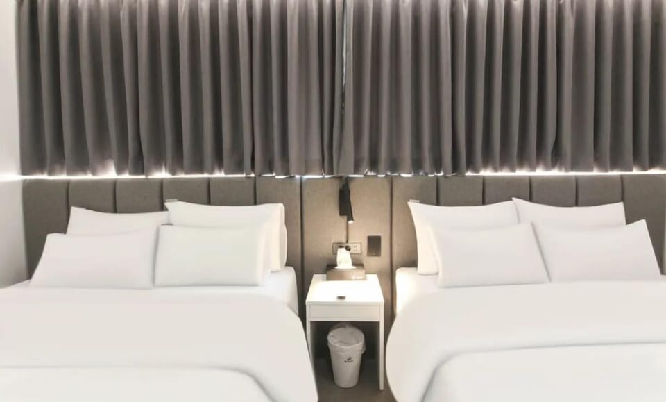 Family Room | Hypo-allergenic bedding, memory foam beds, desk, free WiFi