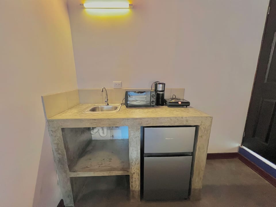 Basic Double Room | Private kitchen