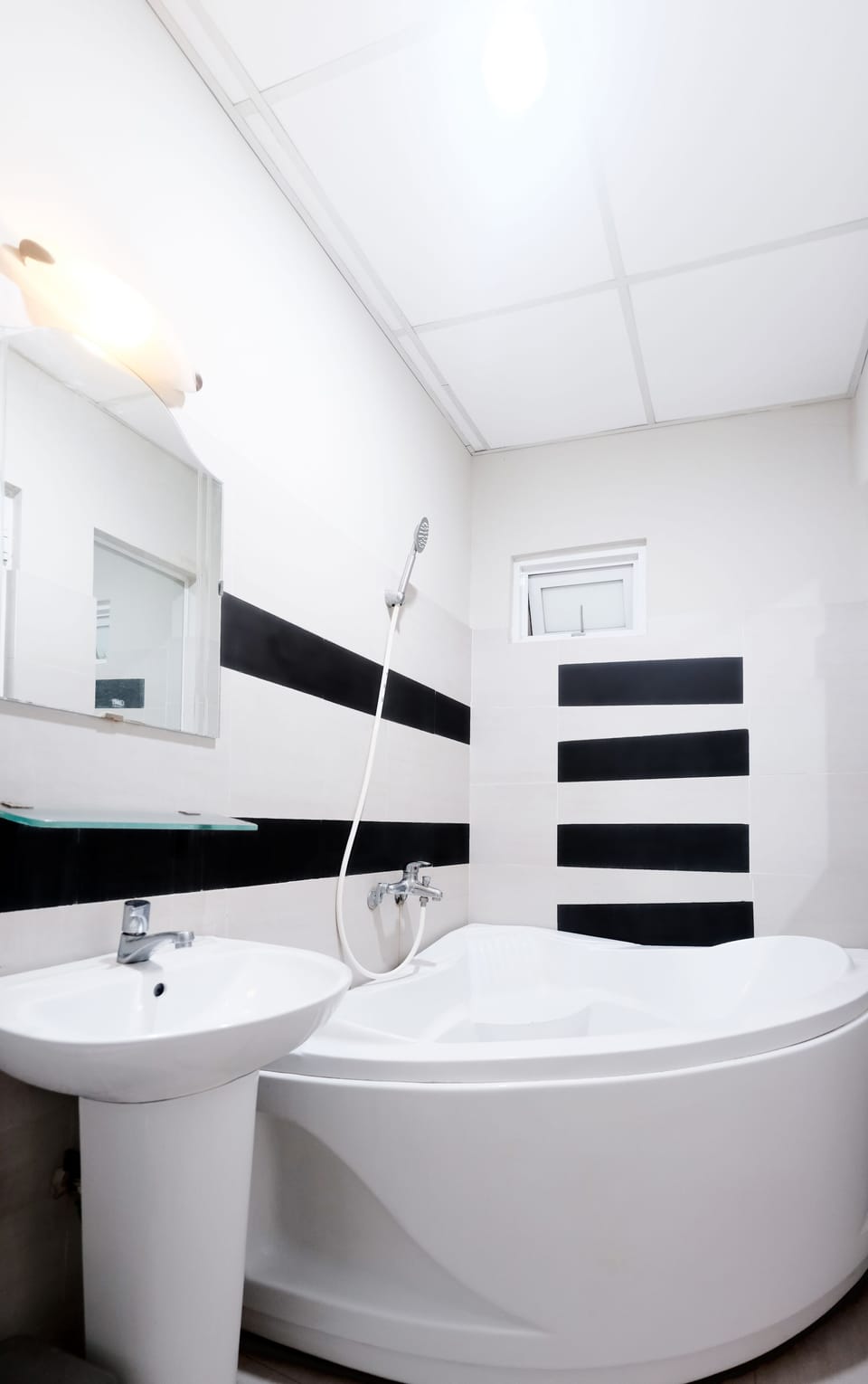 VIP Room with Bathtub, Street View | Bathroom | Designer toiletries, hair dryer, slippers, bidet