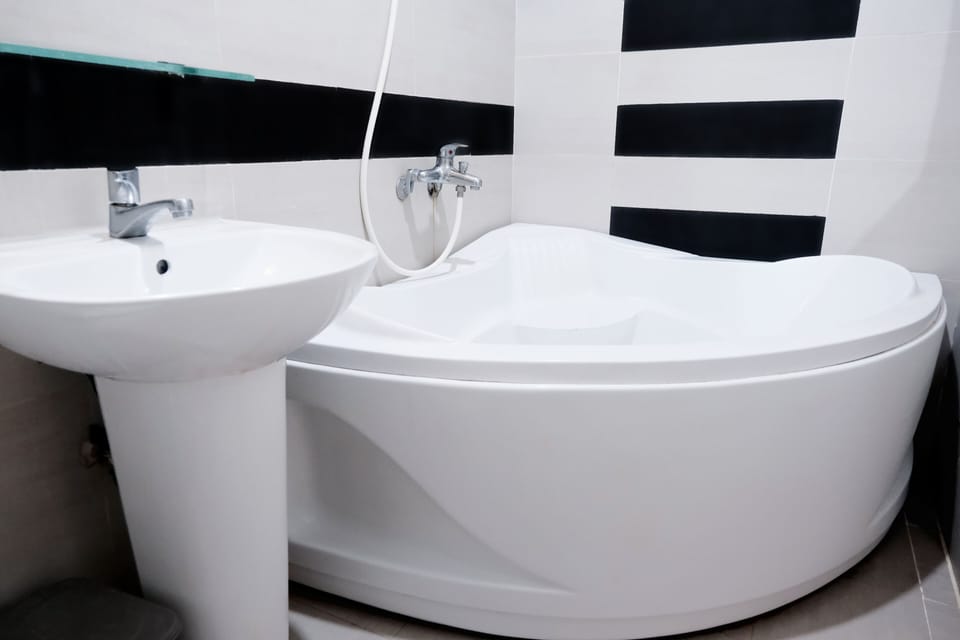 VIP Room with Bathtub, Street View | Bathroom | Designer toiletries, hair dryer, slippers, bidet