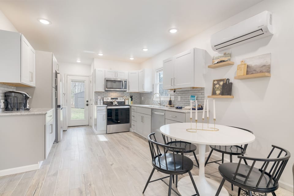 Fully equipped kitchen.