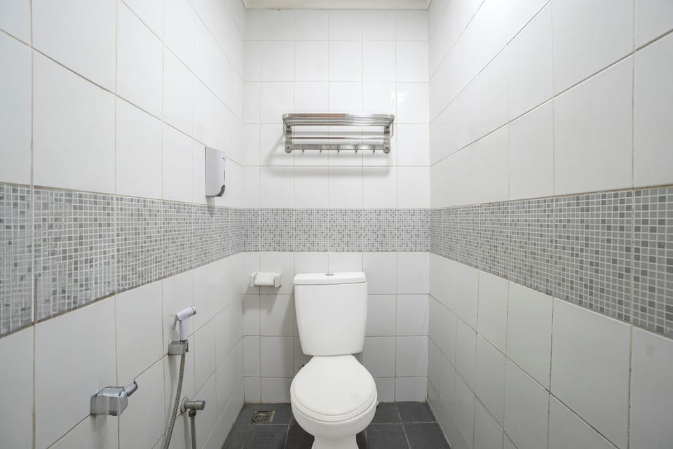 Standard Double Room | Bathroom | Shower, towels, soap, shampoo